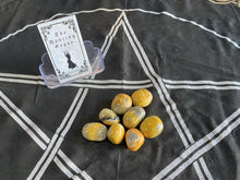 Load image into Gallery viewer, Bumblebee Jasper

